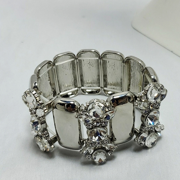 Bijou Drive  silver stretch bracelet with rhinestones - Picture 2 of 3